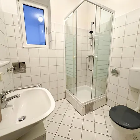 Lägenhet 1 Bedroom Apartments, 18 Minutes To The Center, Smart Tv *